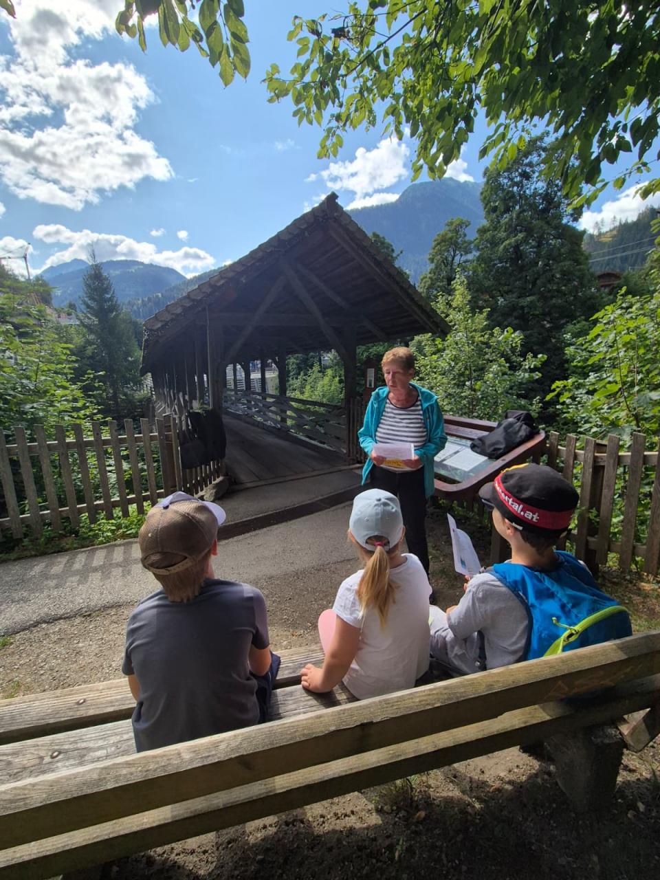 Teufeslbrücke mit Marlene und Team